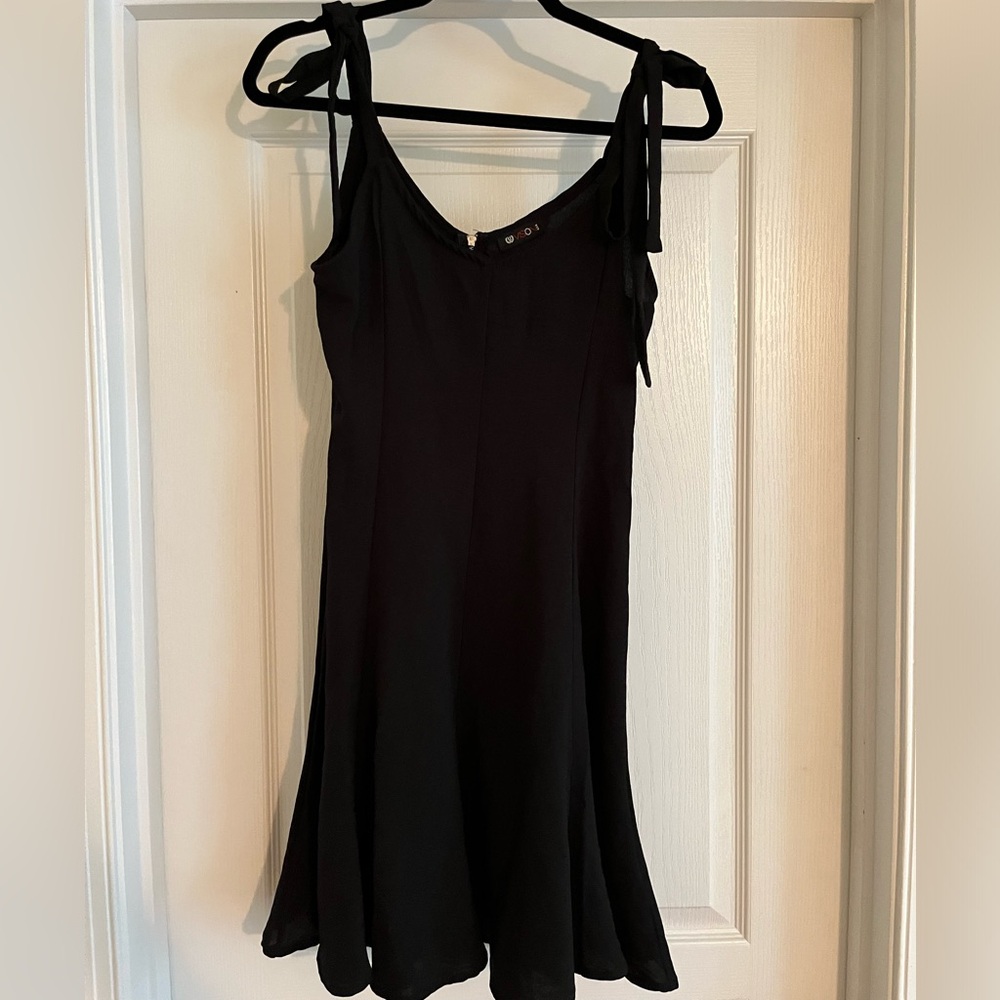 Elegant Black Sleeveless Dress